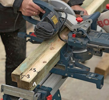 Stolper til putekasse i tre Kapp til stolpene til putekasse i tre